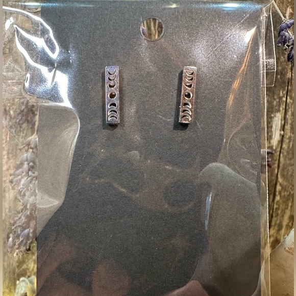 2/$15 πππ silver coloured moon cycle stud earrings - Picture 3 of 3
